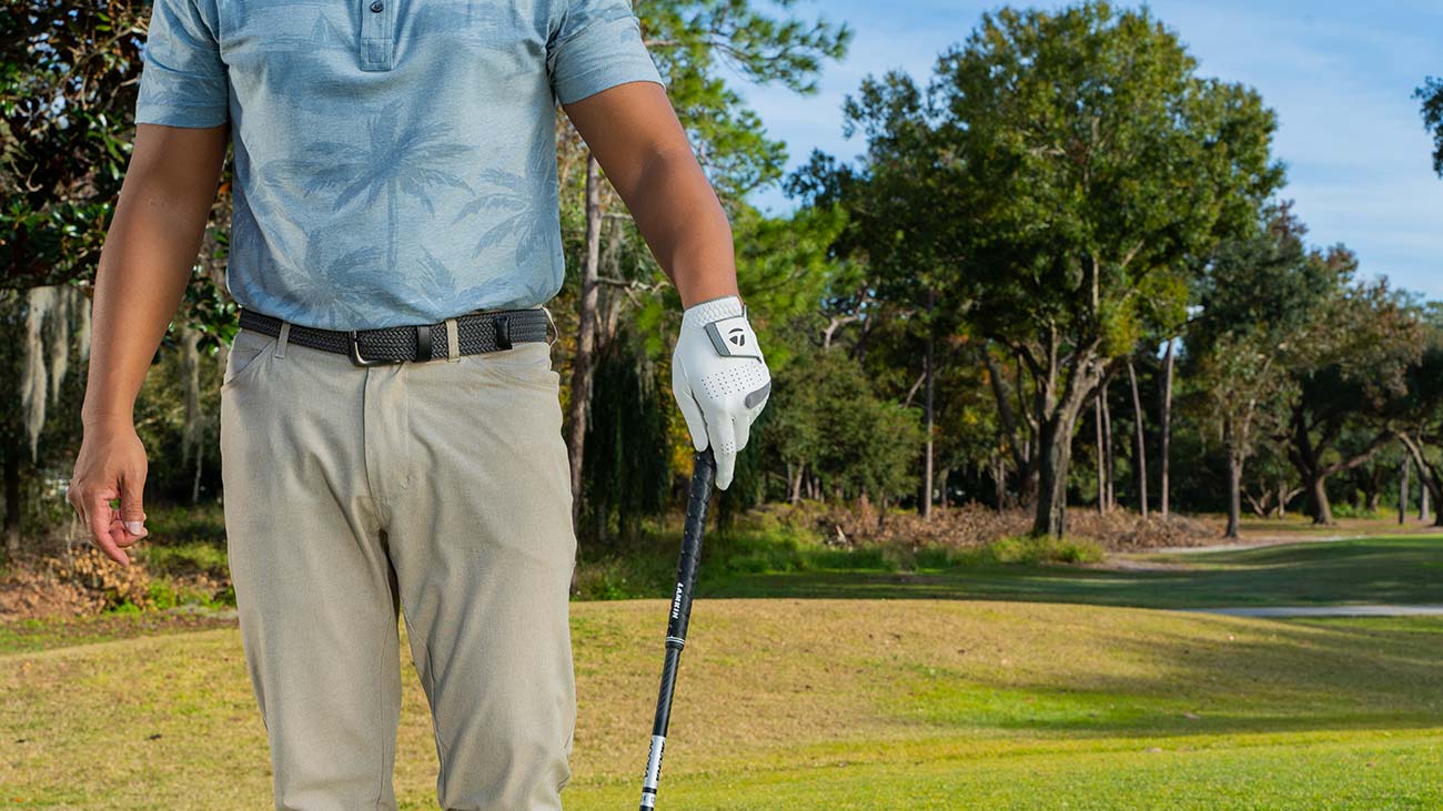 golfer using Sonar+ Wrap grip from Lamkin